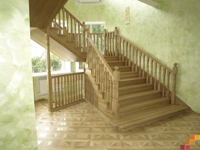 Деревянная лестница 3-х маршевая (дуб)